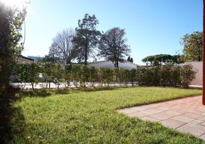 Relax by the garden - flat for up to 6 guests