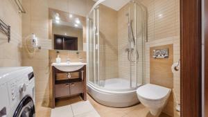 Aquarius, Sun & Snow