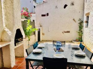 Maison dans charmante résidence avec grande piscine commune,