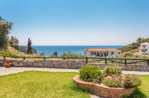 Irida Apartments