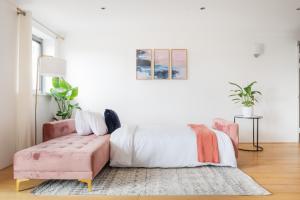 Riverside Two Bedroom Apartment in Canary Wharf