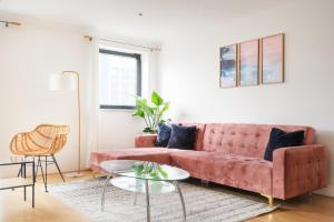Riverside Two Bedroom Apartment in Canary Wharf