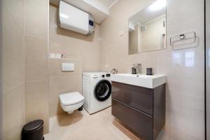 Luxury and modern apartment on the main beach