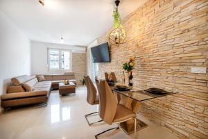 Luxury and modern apartment on the main beach
