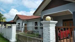 Ulya Homestay 1 - Kampung Raja