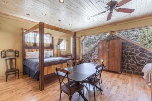 Lotus Mountain Suites West Suite
