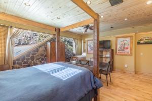 Lotus Mountain Suites West Suite