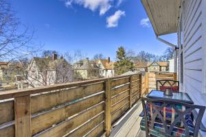 Chic Newark Escape with Balcony Less Than 14 Mi to NYC!