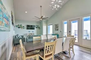 Private Beach and Oceanfront Balcony Freeport Home - Angleton