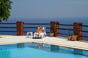 Villa Etna Mare - Pool villa in peaceful location with breathtaking views of the sea, Mt Etna & Taormina -