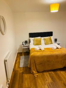 Cheerful home near City Centre,Station& RaceCourse