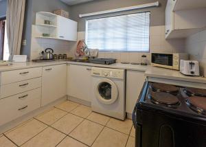 Lyndos Cove, Close to the WATERFRONT, Nautilus Cove security complex