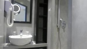 Hotels Logis Hotel Saint Guirec Et De La Plage : photos des chambres