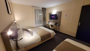 Hotels Hotel Le Valois, Cognac Centre : Chambre Triple Confort