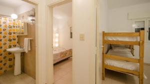 Casa en Villa Carlos Paz con Pileta , Quincho y Jardín a Pasos del Centro