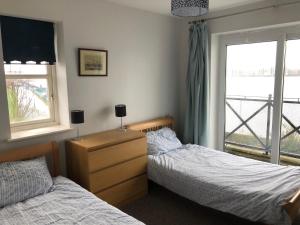Thames View & free parking - perfect long stay workers only