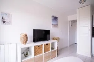 Nice Studio With Balcony At 7 Min From The Beach - La Favière