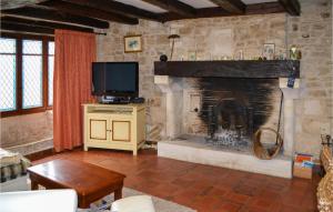 Nice Home In Saint-Jean-Dangle