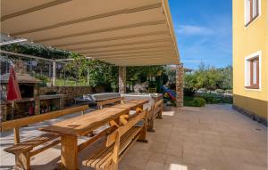 Amazing Apartment In Salatici With Wifi