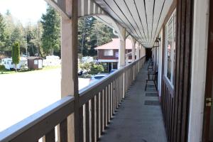 Pioneer Inn by the River