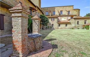 1 Bedroom Gorgeous Apartment In Arezzo