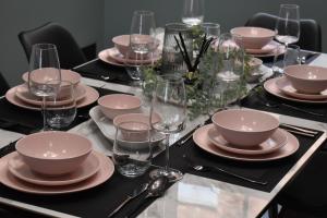 Central Stays - Luxury 3 Bedroom House in Central Chester SLEEPS 6