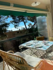 Charmant T3 au milieu des pins, terrasse sud, vue mer, plage à pieds, fibre et garage privé inclus