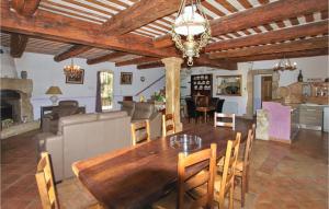 Maisons de vacances Beautiful Home In Apt With 4 Bedrooms, Wifi And Outdoor Swimming Pool : photos des chambres