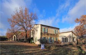 Maisons de vacances Beautiful Home In Apt With 4 Bedrooms, Wifi And Outdoor Swimming Pool : photos des chambres