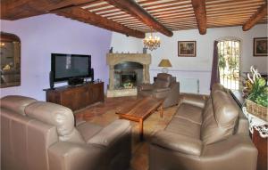 Maisons de vacances Beautiful Home In Apt With 4 Bedrooms, Wifi And Outdoor Swimming Pool : photos des chambres