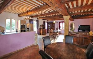 Maisons de vacances Beautiful Home In Apt With 4 Bedrooms, Wifi And Outdoor Swimming Pool : photos des chambres