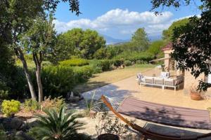 Villas Villa 180 m2 vue Mer Piscine Climatisee Grand jardin 5000 m2 cloture Calme : photos des chambres