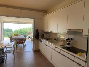 Villas Villa 180 m2 vue Mer Piscine Climatisee Grand jardin 5000 m2 cloture Calme : photos des chambres