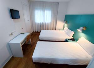 Double or Twin Room room in Hostal Bcn Port