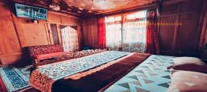 Houseboat Ambassador