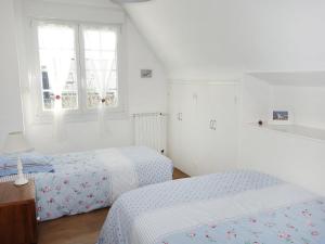 Maisons de vacances Holiday Home Sables Blancs by Interhome : photos des chambres