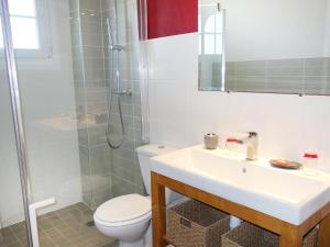 Maisons de vacances Holiday Home Sables Blancs by Interhome : photos des chambres