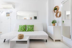 Sunny Seaside Studio