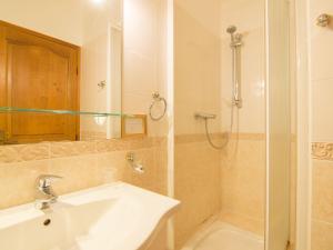 Maisons de vacances Holiday Home de la Roque by Interhome : photos des chambres