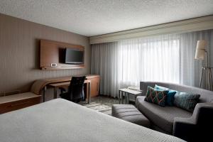 Guestroom King with Sofabed room in Sonesta Select Tempe Downtown
