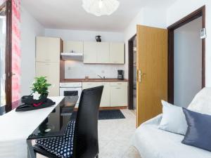 Apartment Nena - PRC425 by Interhome