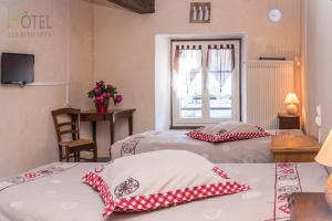 Hotels Hotel Les Remparts : photos des chambres