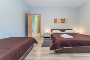 Apartments Maestral 70m from the beach - by TA Leut Agency