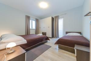 Apartments Maestral 70m from the beach - by TA Leut Agency