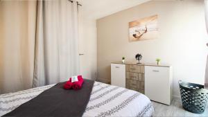 Appartements HOMEY COZY - New / Centre / Balcon prive / Proche Geneve : photos des chambres