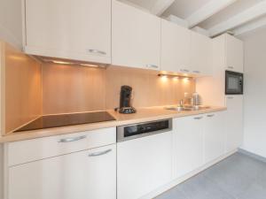 Holiday Home Vissershuisje 09-01 with parking by Interhome