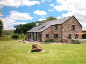 The Red Barn, Brentor