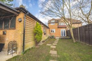 COSY HOME NEAR DORNEY, WINDSOR & Free Parking - By Tempstay