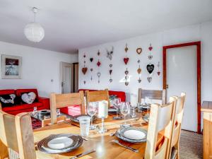 Apartment Fleurs des Alpes-1 by Interhome