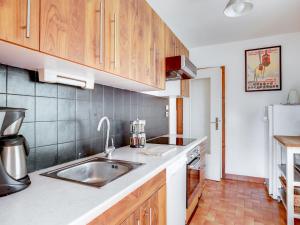 Apartment Fleurs des Alpes-1 by Interhome